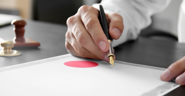 מהם היתרונות בשימוש בשירותי עורך דין או נוטריון?